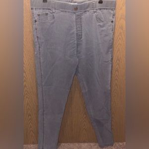 USED Women’s Size 2X Gray Jeggings by Bae City